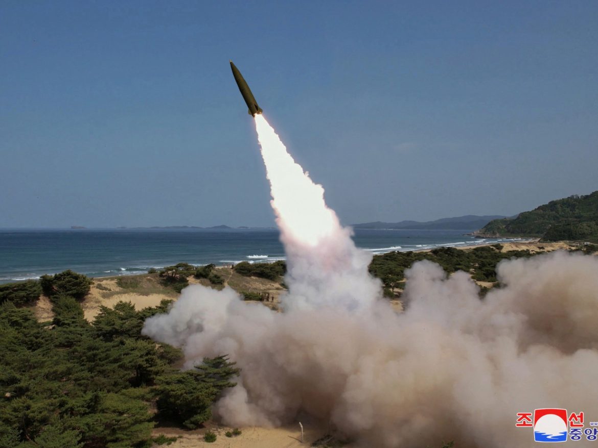 Missiles fired from Sinpo area fell without entering Japan’s exclusive economic zone