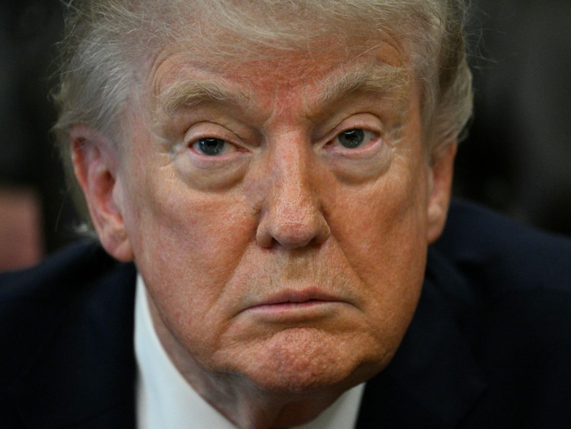 Trump Announces U.S. Negotiators to Travel to Pakistan for Iran Talks Despite Blockade